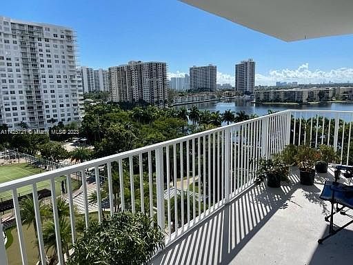 3rd image of 2801 NE 183rd St APT 902W