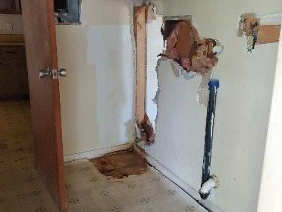 3rd image of 589/591 Lynneda Ave