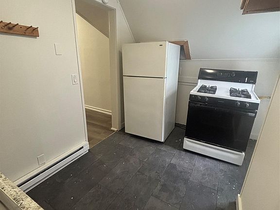 4th image of 147 Downs St #3