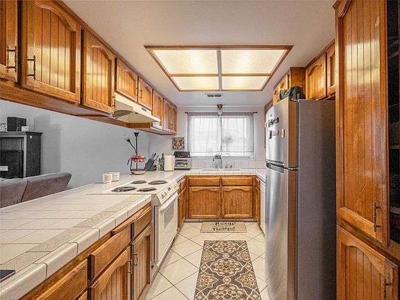 4th image of 2046 E Harold Avenue