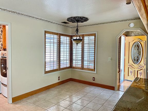 3rd image of 2237 Banbury Cir