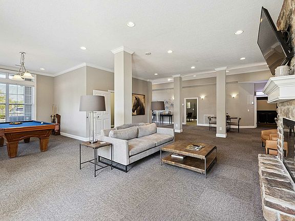 The Residences at Central Park - 06