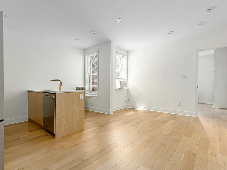 5461 W Berks St #B — Photo 8
