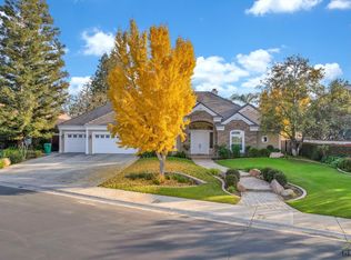 6724 Iron Oak Dr, Bakersfield, CA 93312