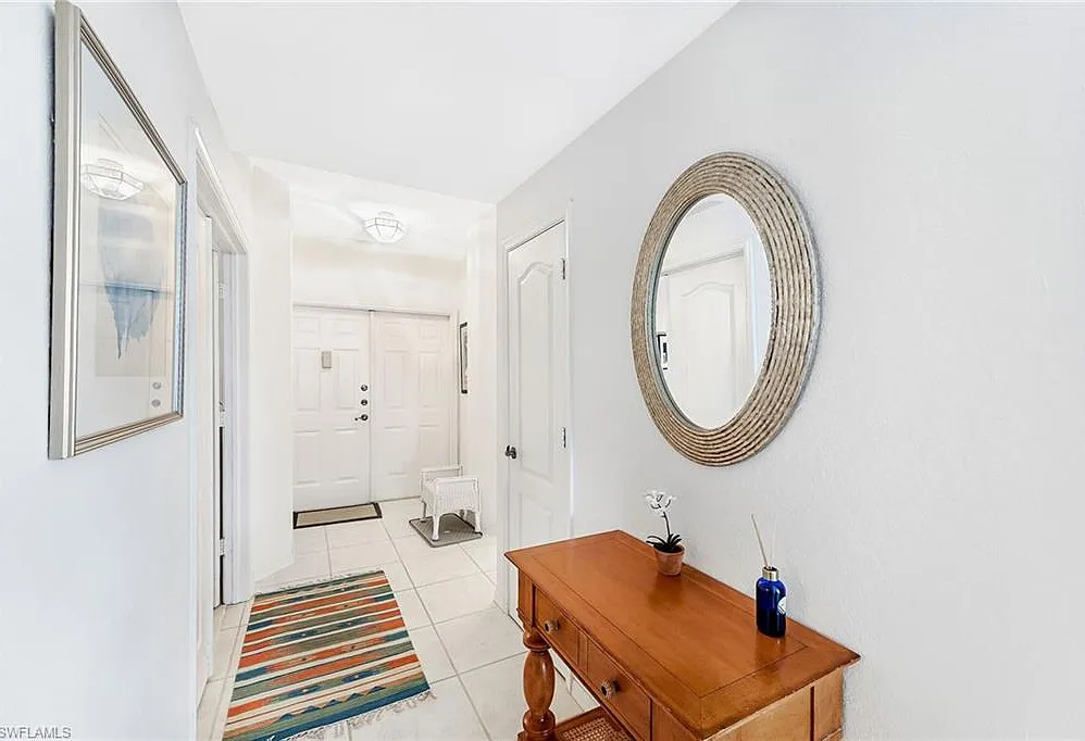 2 bed, 2.0 bath, 1327 sqft, $11,500 — Photo 2