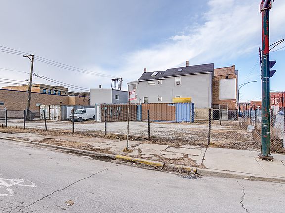 5th image of 1801 W Grand Ave #09