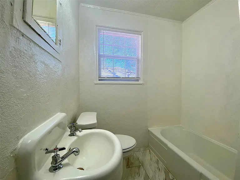 5009 Avenue G #A — Photo 7