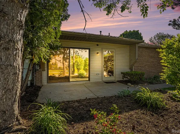 314 Spring Brooke Dr #7, Brighton, MI 48116