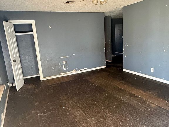 2nd image of 109 W 50th Ct N