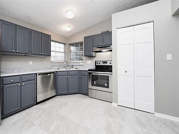 4th image of 4124 Robertson Ct