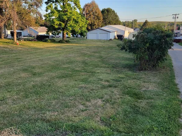 123 E State St, Oxford, IA 52322