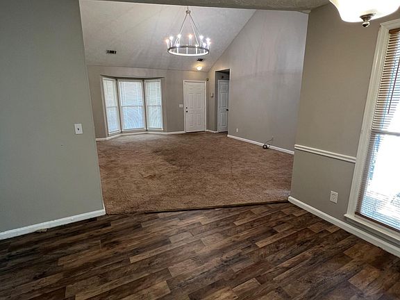 5th image of 16 Lexington Cir