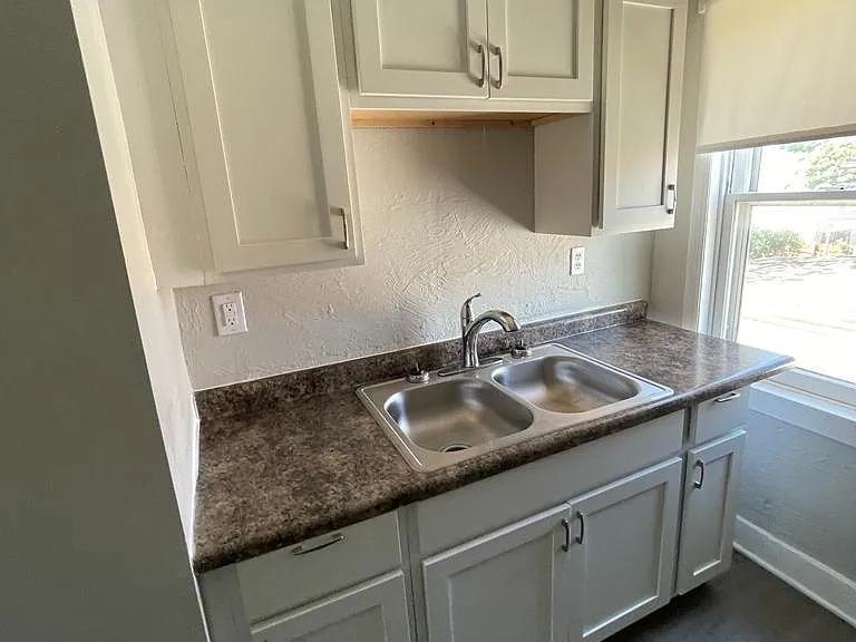 1119 W 2nd St #1 — Photo 1