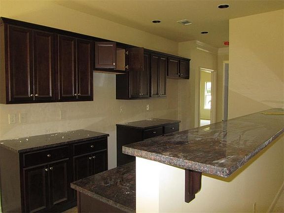 4th image of 896 Donington Cir