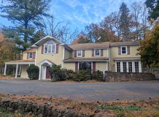2 Dove Hollow Ln, Hampton, NJ 08827