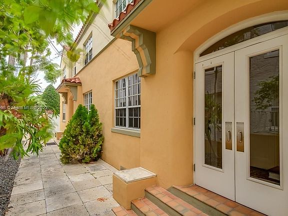 2nd image of 1035 Pennsylvania Ave APT 4