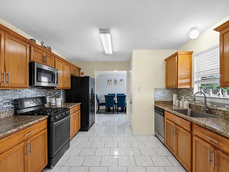 13723 Anwar Dr — Photo 10