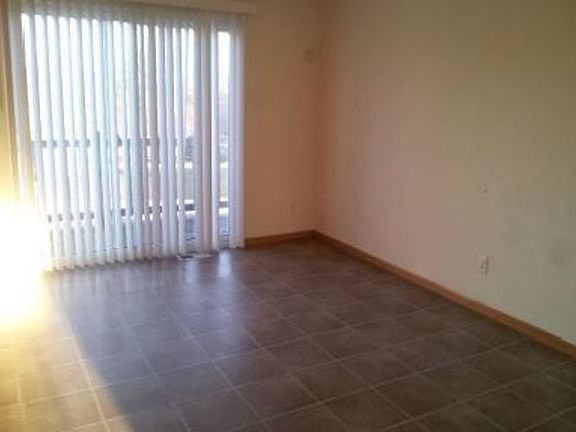 5th image of 525 Aspen St