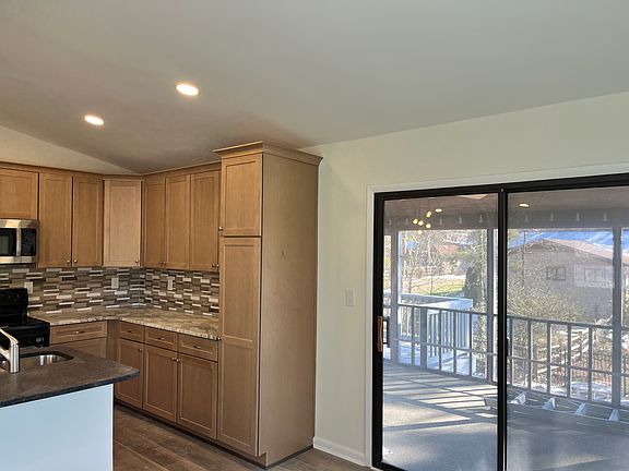 3rd image of 245 Lakeshore Dr