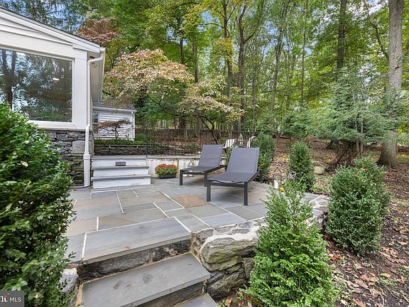 4th image of 770 Hedges Ln
