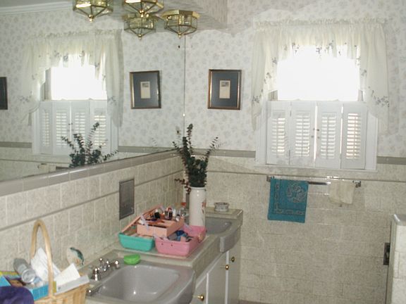 5th image of 135 Arbor Pl