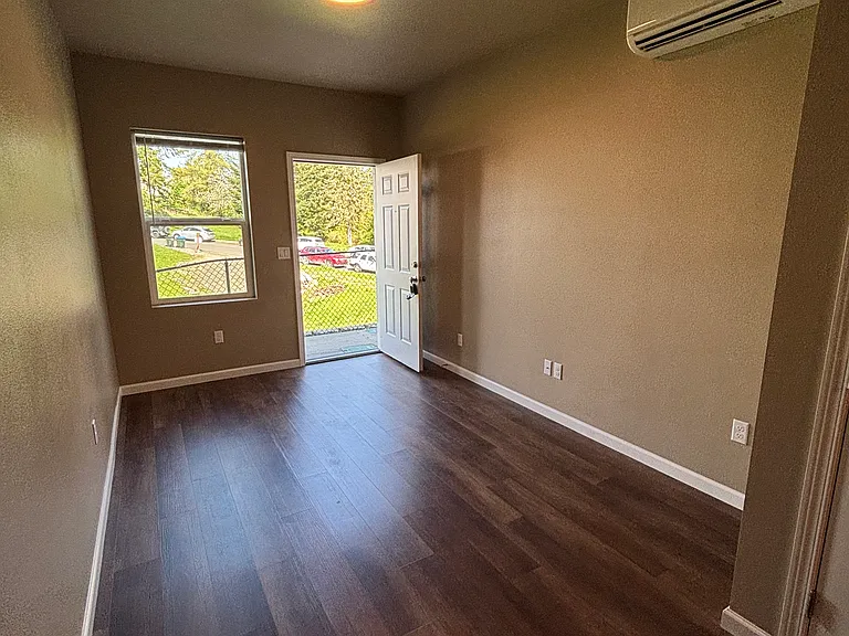 636 Hansen St SE #B — Photo 29