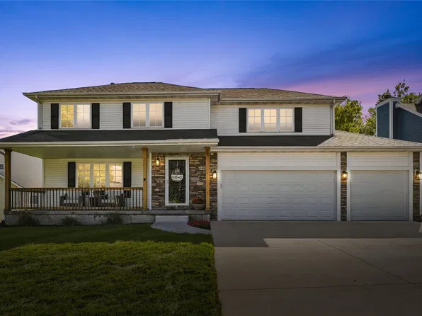 9804 Laguna Dr, Johnston, IA 50131