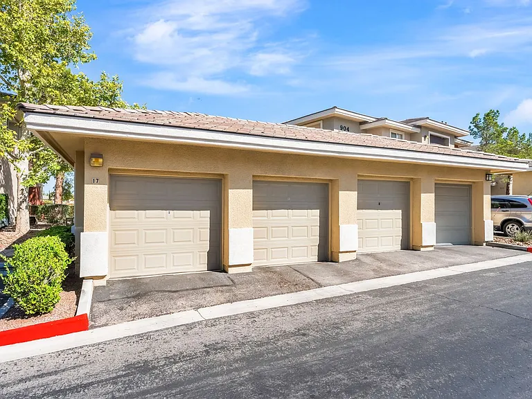 904 Duckhorn Ct #204 — Photo 34