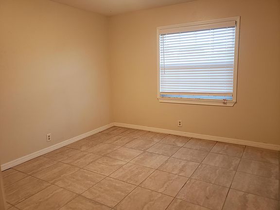 5th image of 239 Evergreen Dr