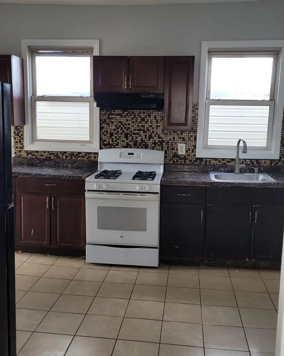 3 bed, 1450 sqft, $2,200 — Photo 1
