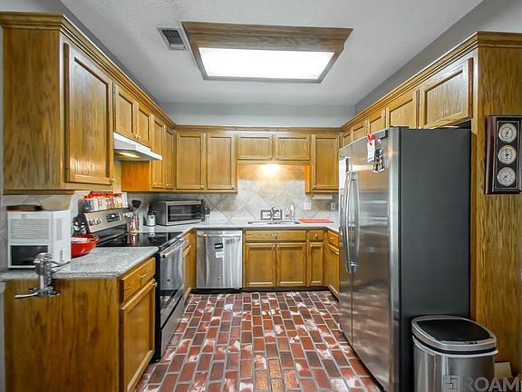 3rd image of 3550 Magnolia Ave