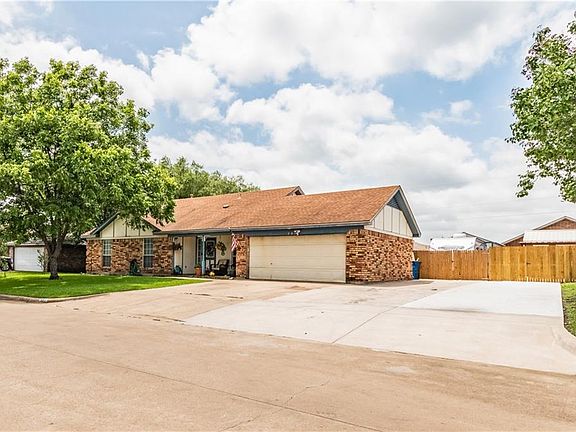 2nd image of 307 Lakeview Dr