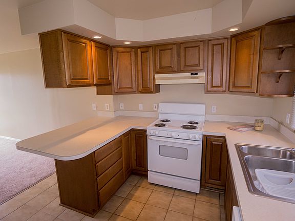 Impeccable Kitchen with mind condition appliances!