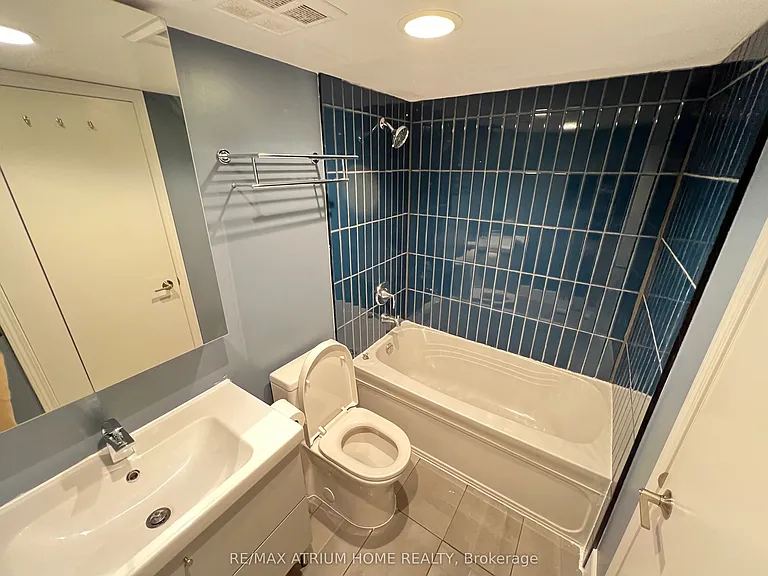 410 Queens Quay W #905 — Photo 34