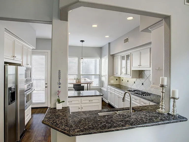 618 Asbury St — Photo 14