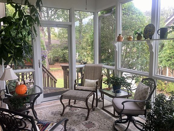 2nd image of 224 Deer Run Ln