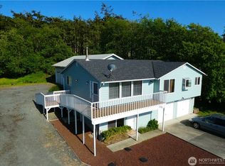 1752 Smith Island Ln, Oak Harbor, WA 98277