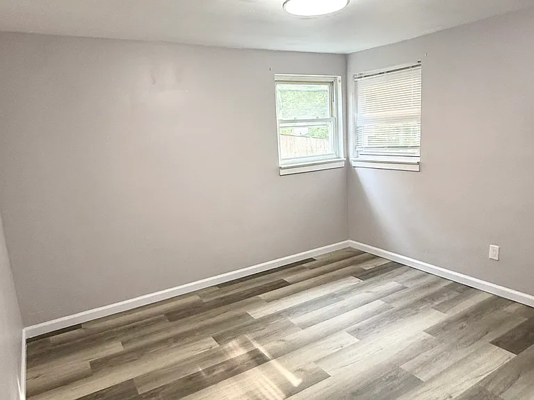 512 Macfarlane Dr — Photo 9