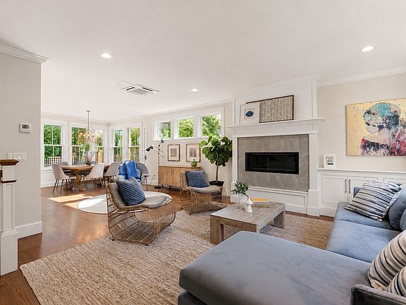 4th image of 39 Hammond St APT 2