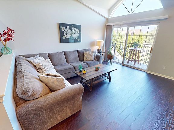 5th image of 2916 Signature Blvd