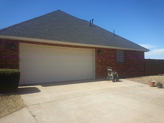 Attached 2 Car Garage