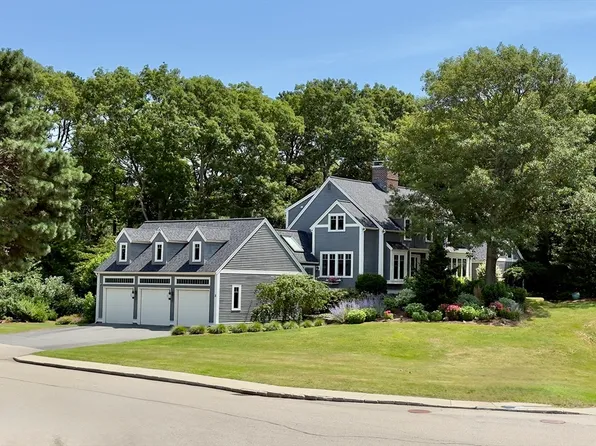 2 Bay Cliff Cir, Plymouth, MA 02360