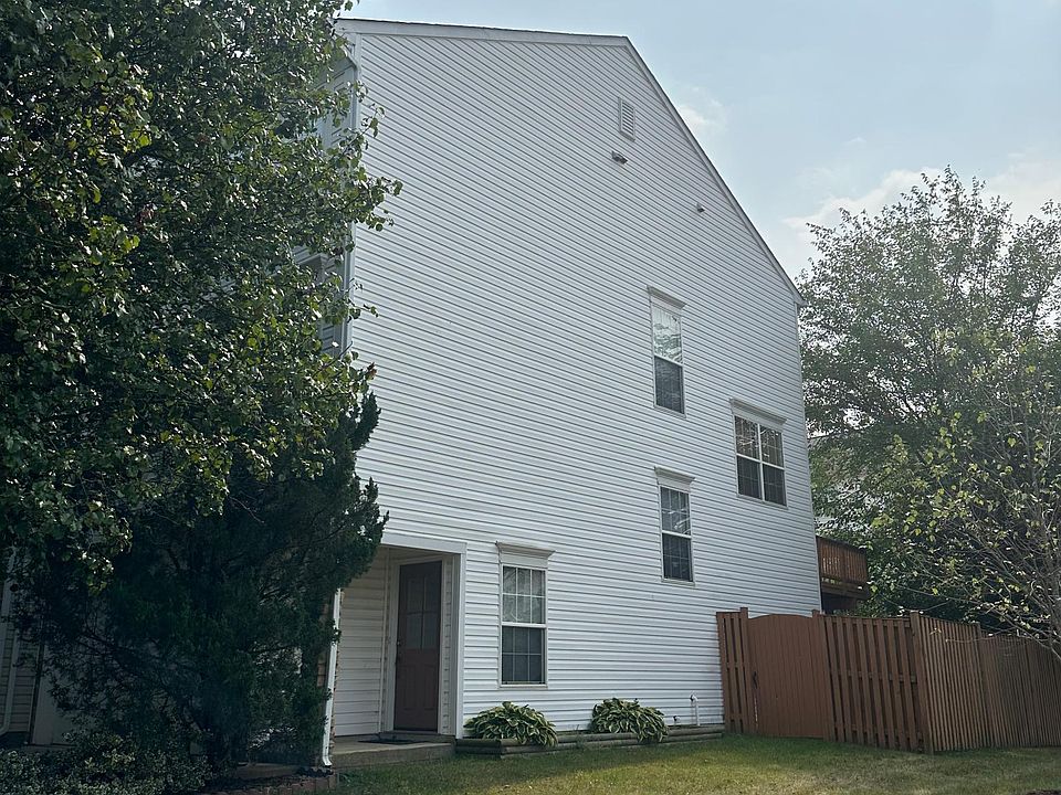1st image of 21787 Oakville Ter