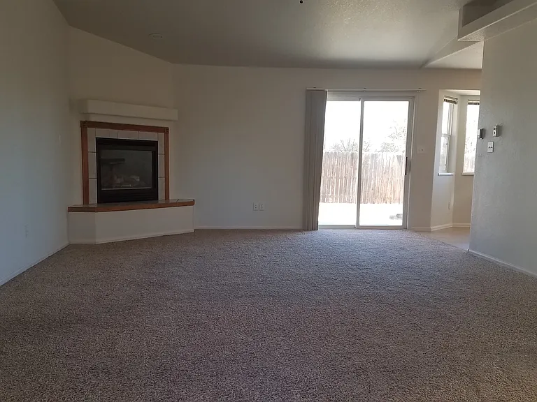 438 Mountainside Ln — Photo 6