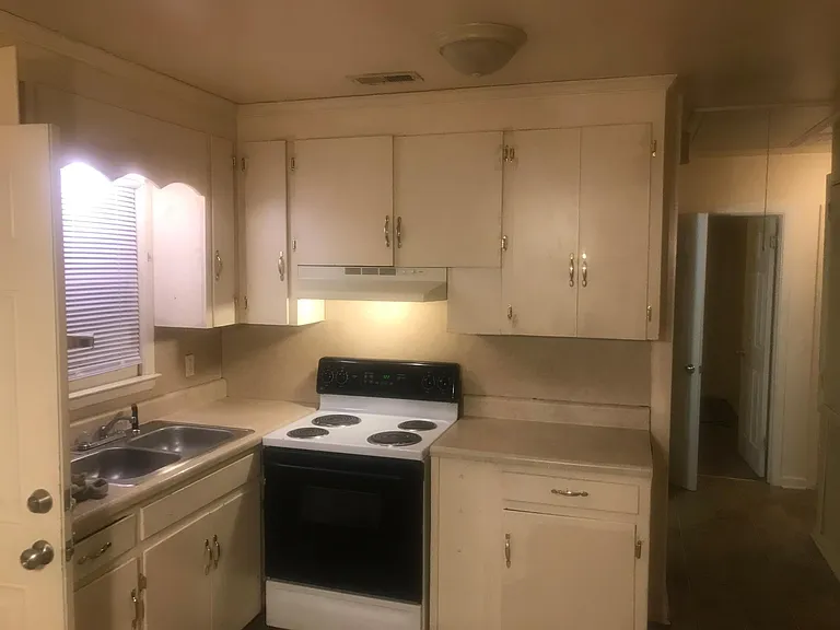 208 Wayne Ave — Photo 5