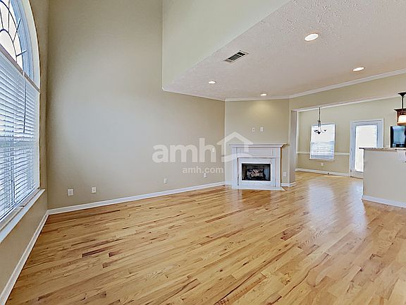 4th image of 8013 Mandan Dr