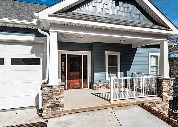 3rd image of 138 Winwood Cir