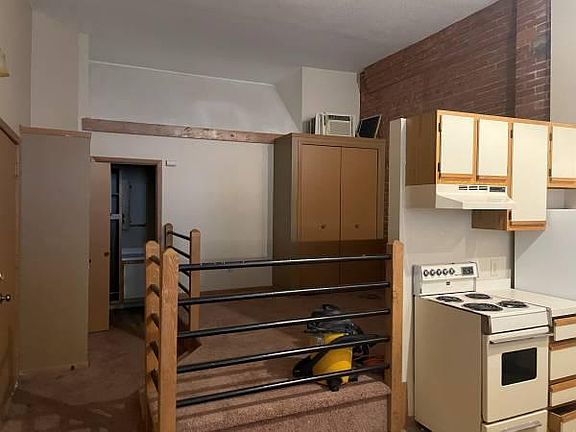 4th image of 275 7th St W