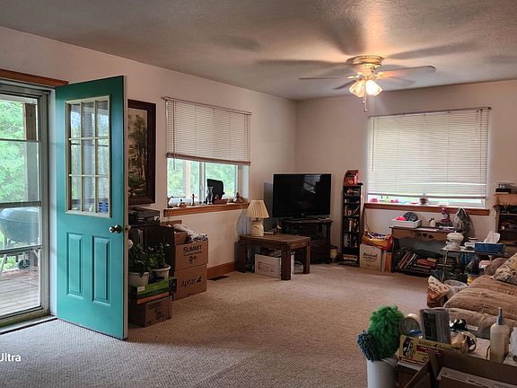 4th image of 3684 Chippewa Dr
