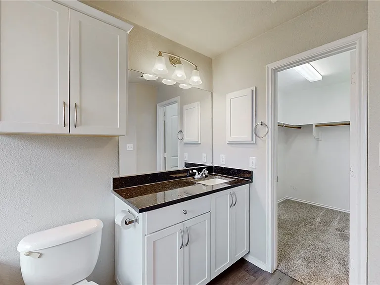 815 Heritage Dr — Photo 16